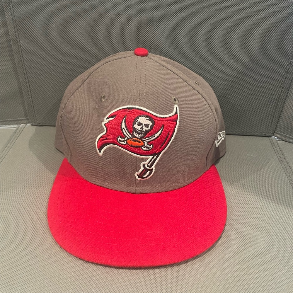 New Era Tampa Bay Buccaneers 59FIFTY Fitted Hat Size 7 & 1/2